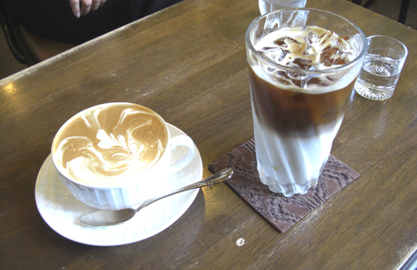 カフェラテアイスとホット